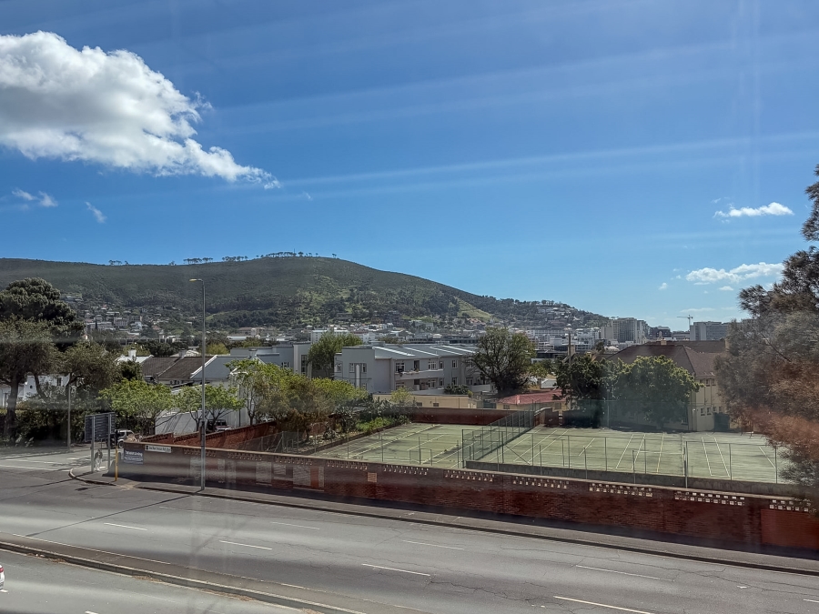 1 Bedroom Property for Sale in Oranjezicht Western Cape